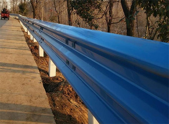 萍乡公路波形护栏板的优点